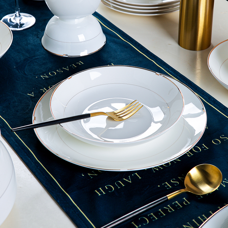 High-quality Fashion Bone China Dinnerware Set with Golden Rim 